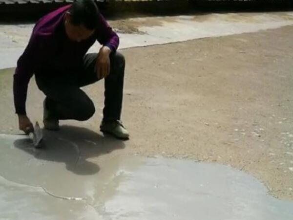 四川省小學(xué)水泥地面修補(bǔ)現(xiàn)場